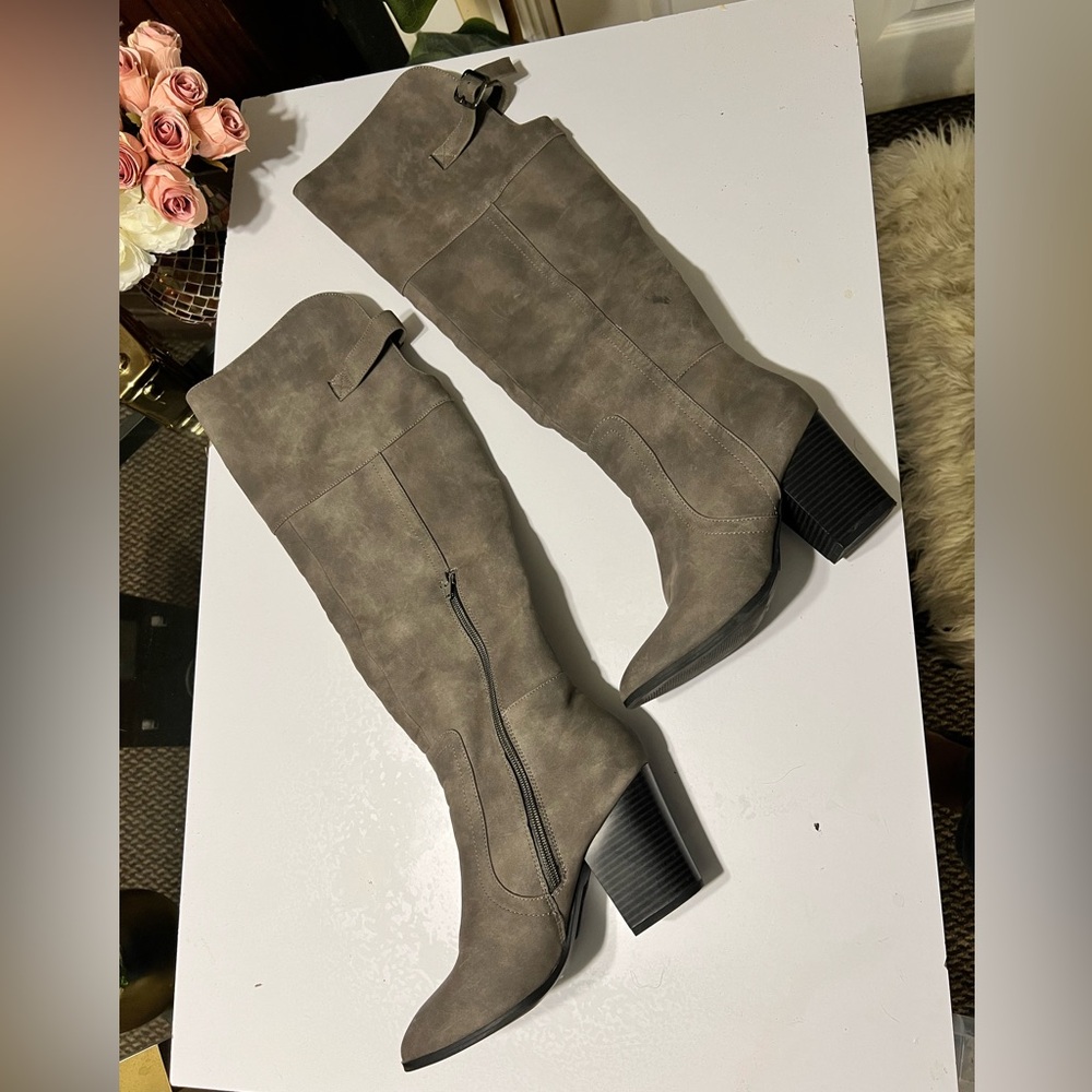 Easy Street Women's Maxwell | Tall Over The Knee Grey Matte Boots SIZE 7M - Picture 4 of 7